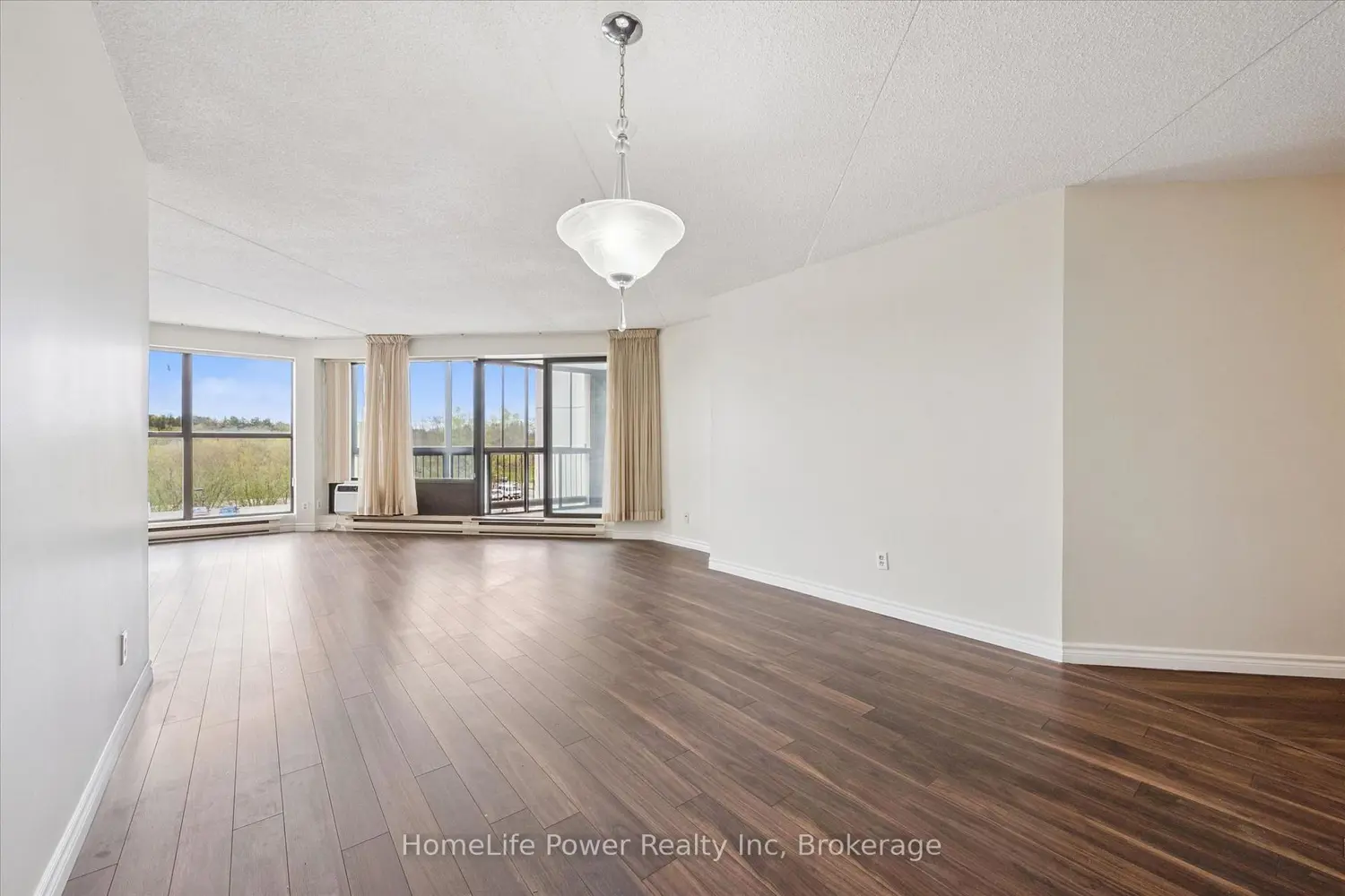 22 Marilyn Drive 402 photo 4