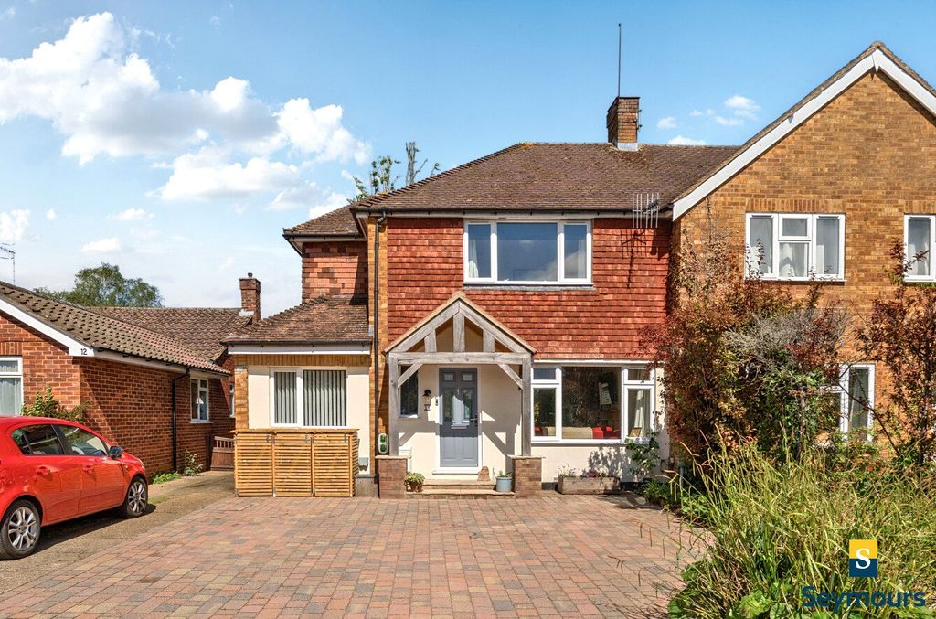 3 bed semi-detached house for saleGuildford, Surrey GU1