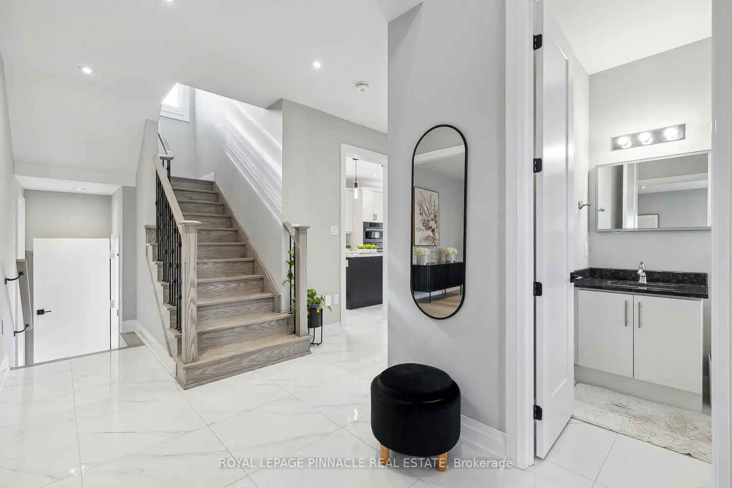 77 Walkers Boulevard photo 3