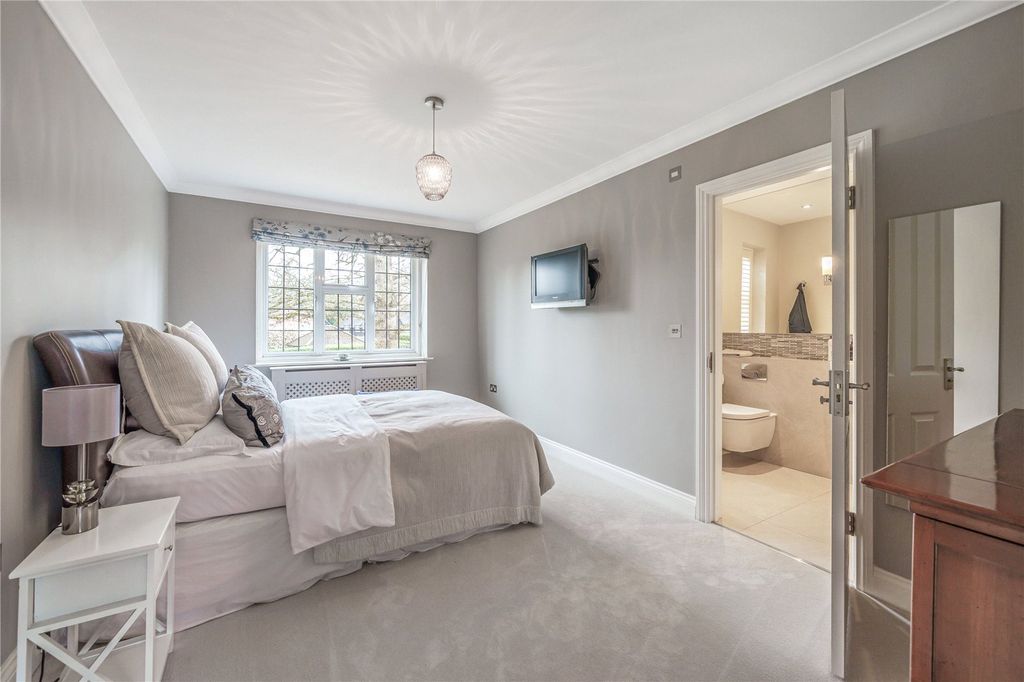 Additional image 4 of 5 bed detached house for saleDukes Wood Drive, Gerrards Cross SL9