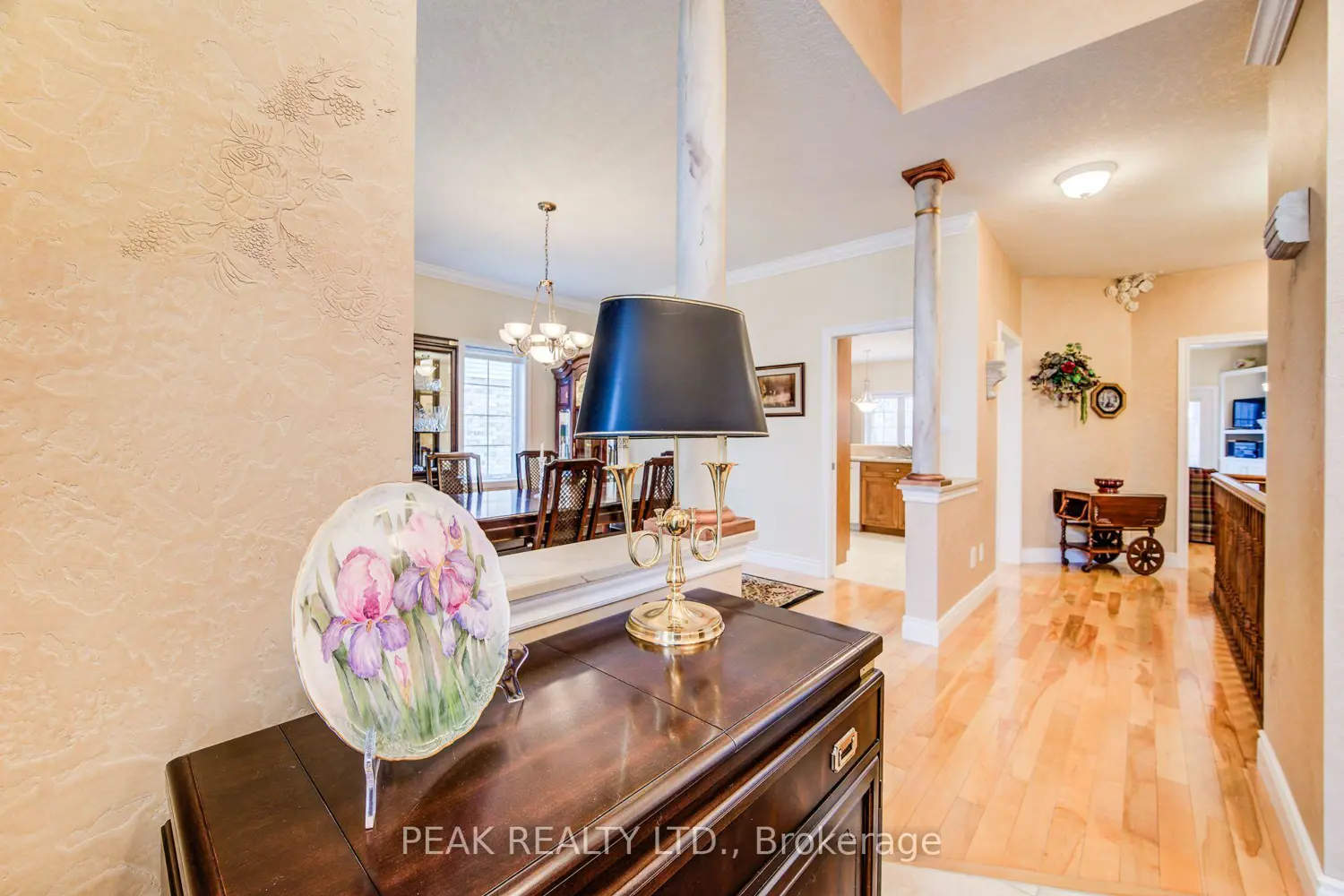 44 Laschinger Boulevard photo 2