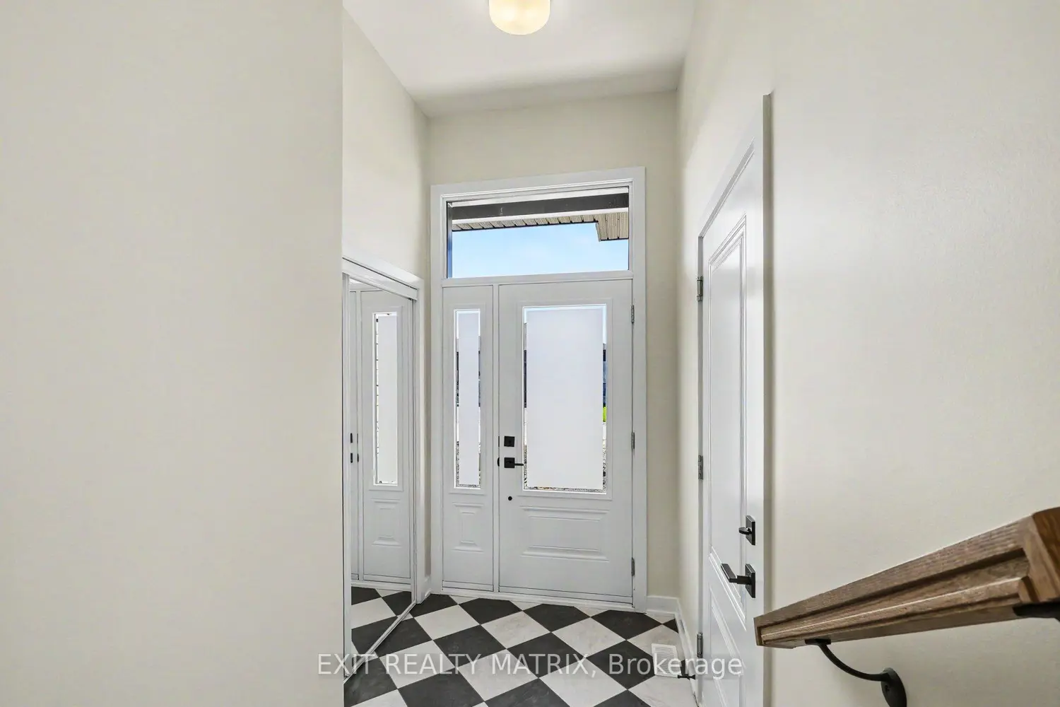 533 Regina Street photo 2
