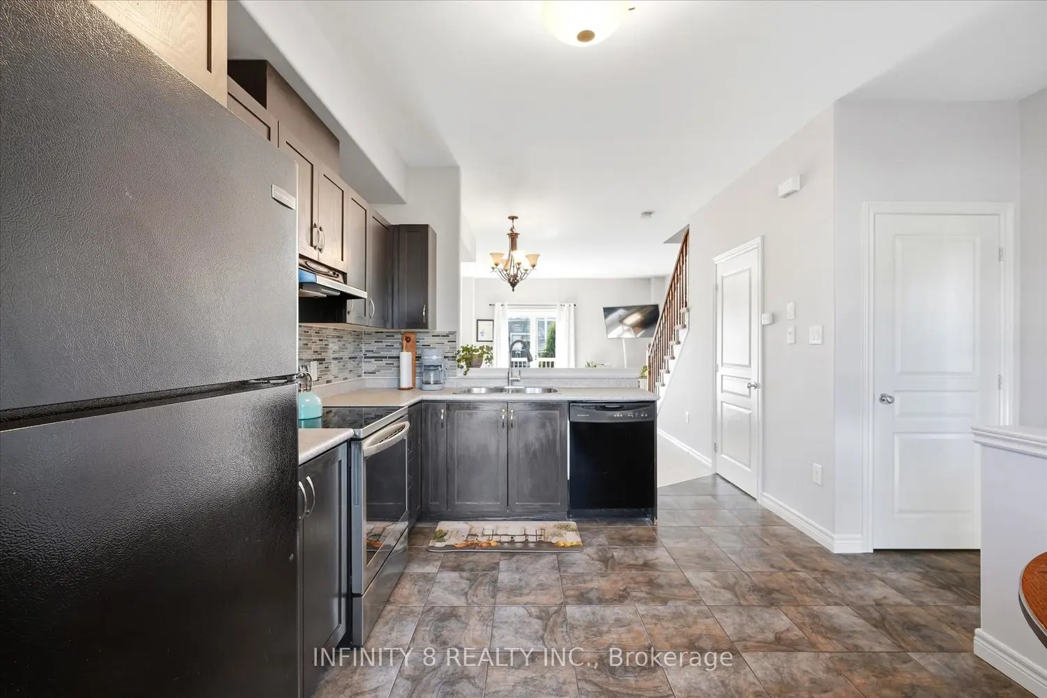 8 Hemlock Way 47 photo 4