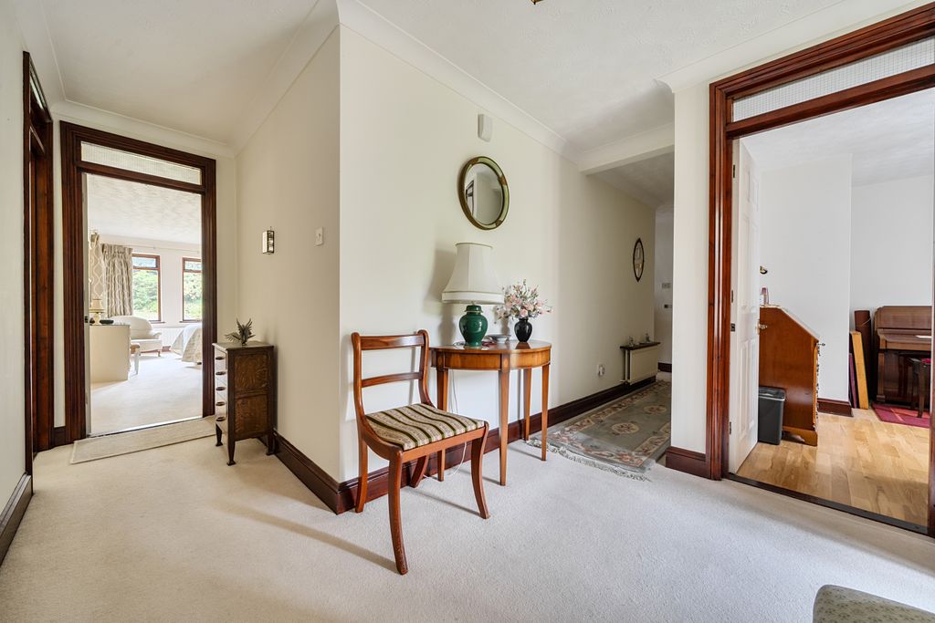 Additional image 19 of 3 bed flat for saleRaylands Mead, Gerrards Cross, Buckinghamshire SL9