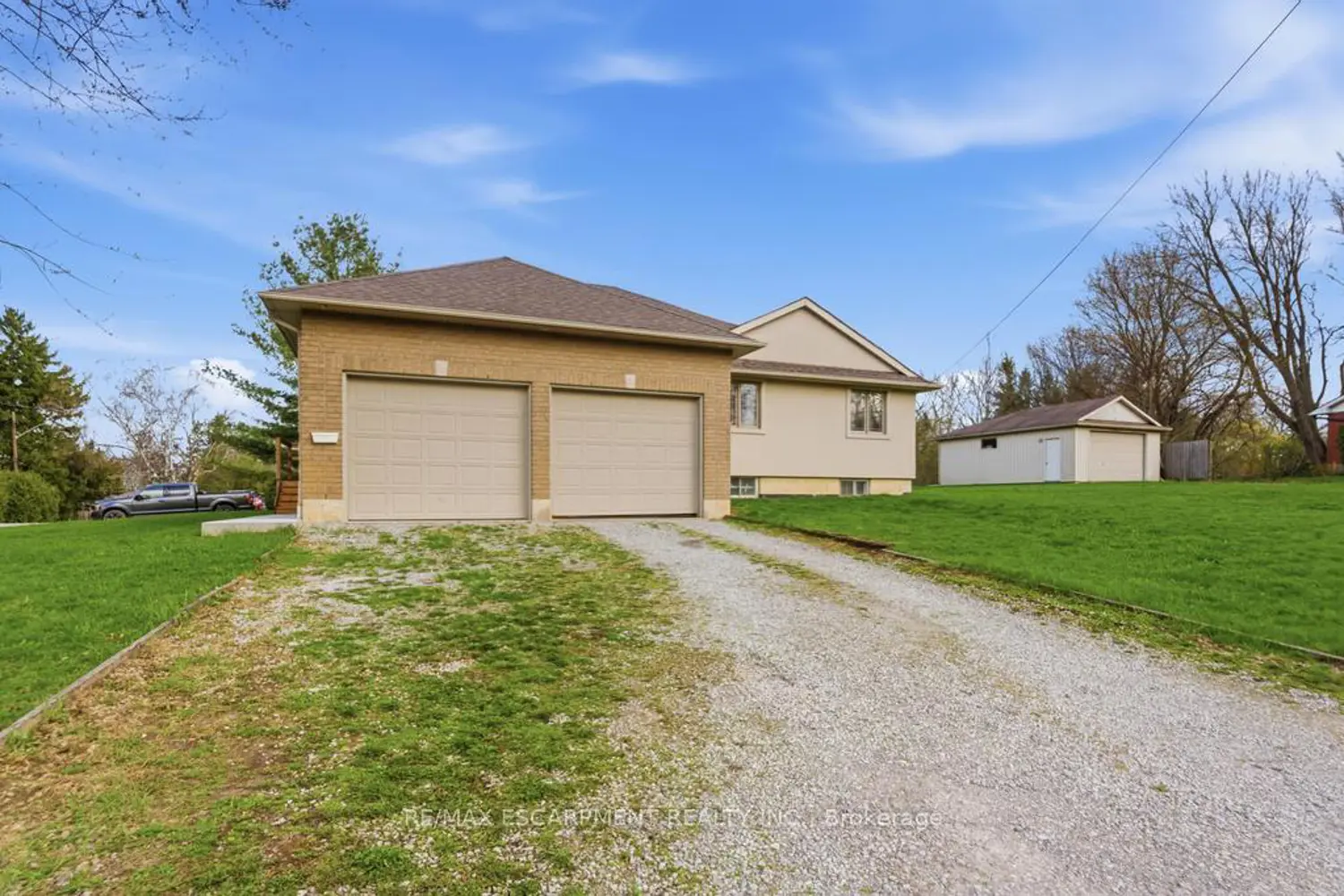 80 Lister Avenue photo 2