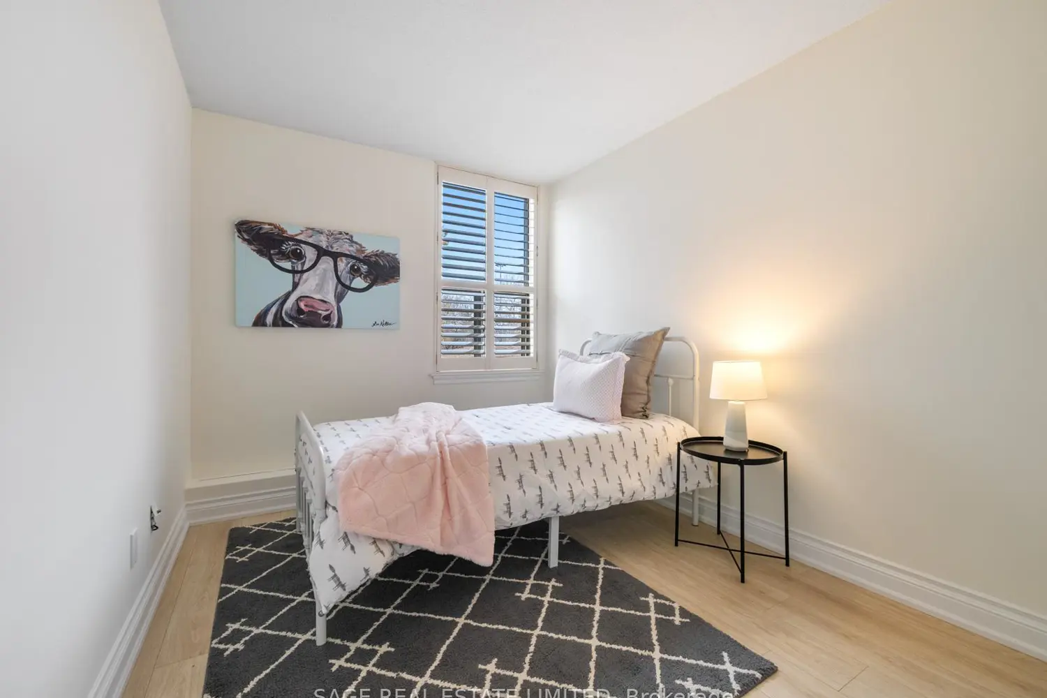 Additional image 9 of 30 Fashion Roseway 213E