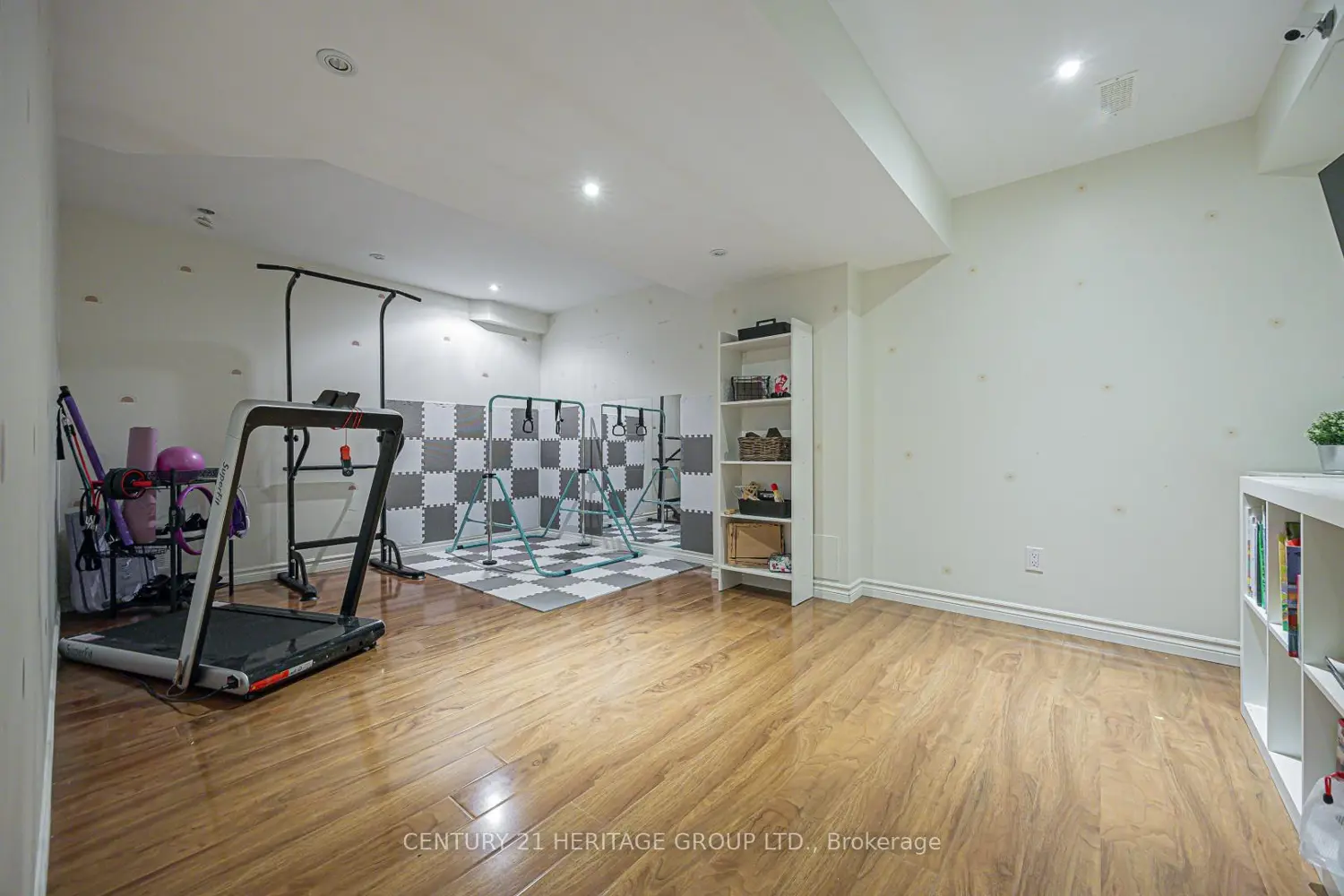 Additional image 16 of 996 Oaktree Crescent