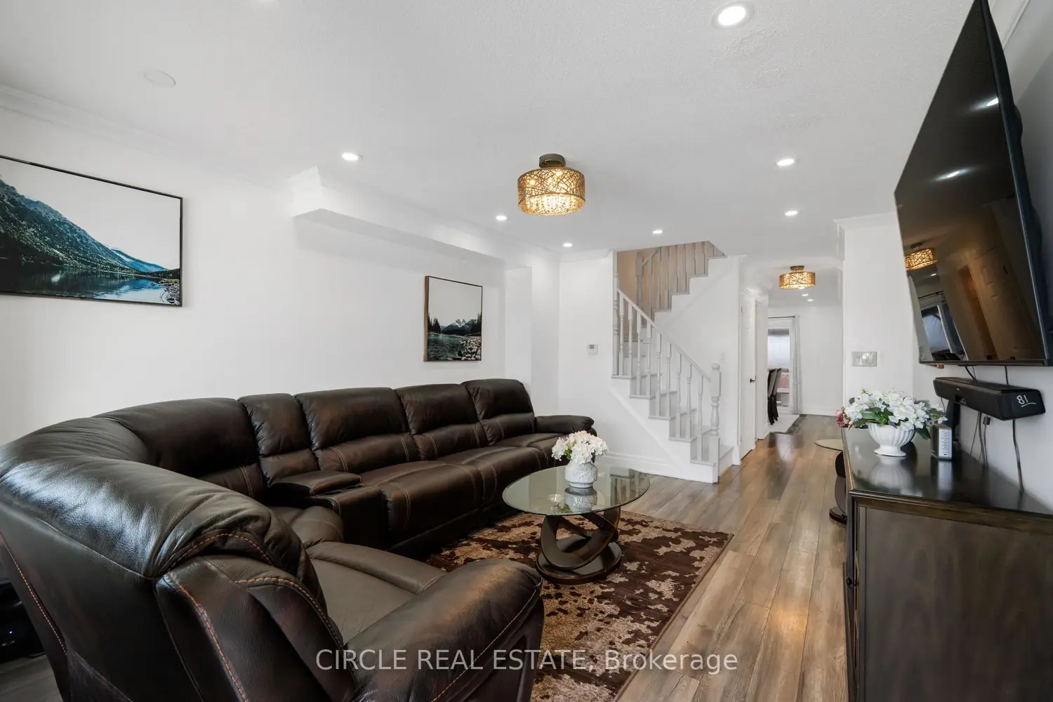 64 Lampman Crescent photo 5