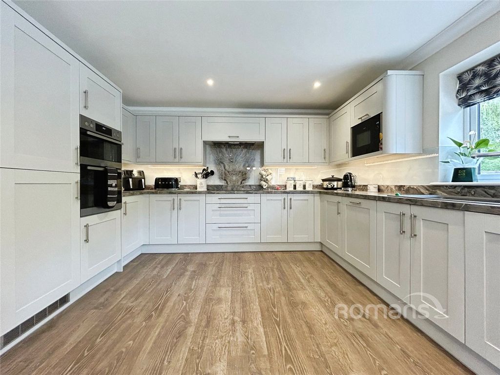 Additional image 17 of 4 bed detached house for saleGlebe Road, Farnborough, Hampshire GU14