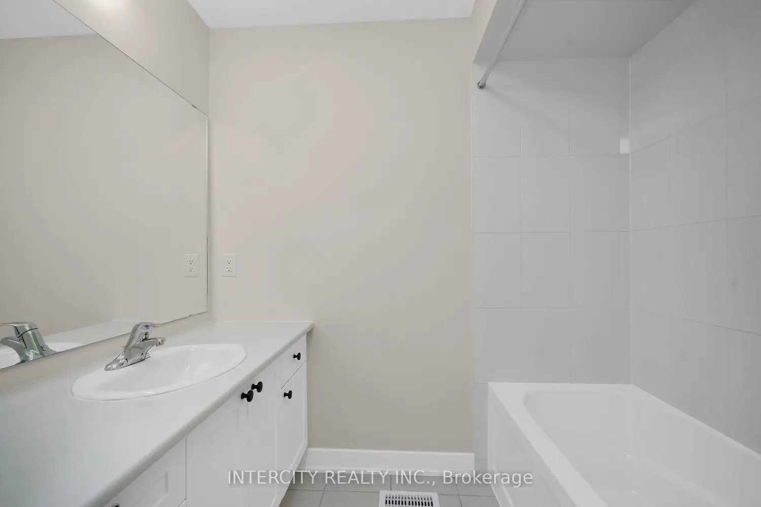 Additional image 17 of 104 Walden Drive Blk 7 Unit 1