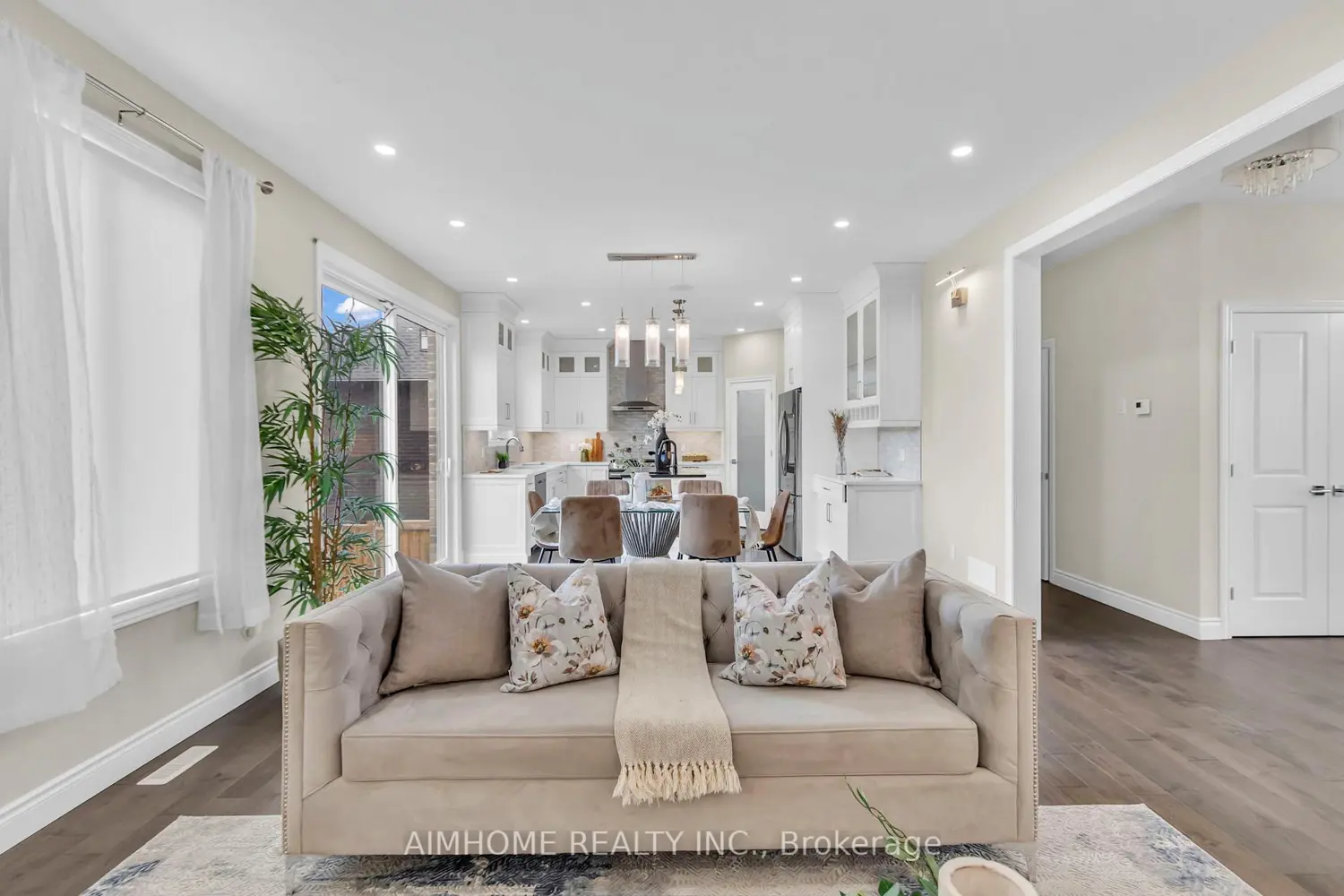 2668 Kains Road photo 5
