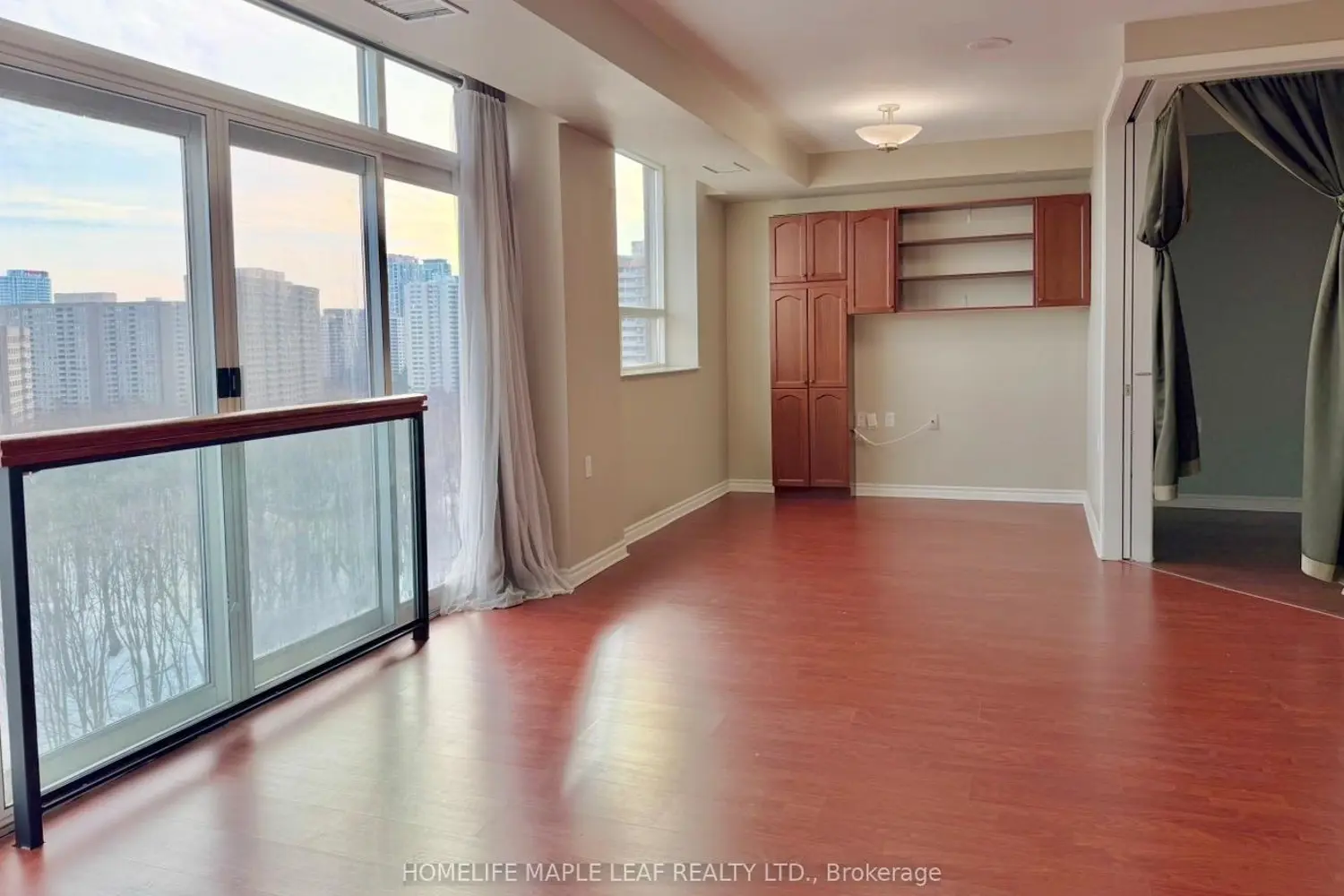 200 Burnhamthorpe Road 1304 photo 5