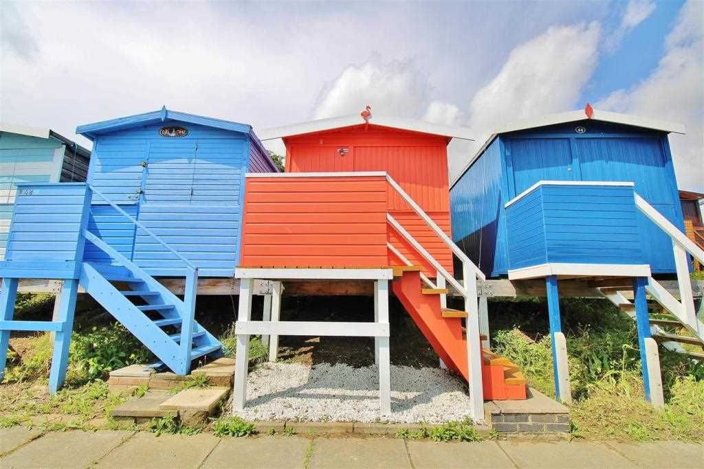 Chalet for saleThe Leas, Frinton On Sea, Frinton On Sea CO13
