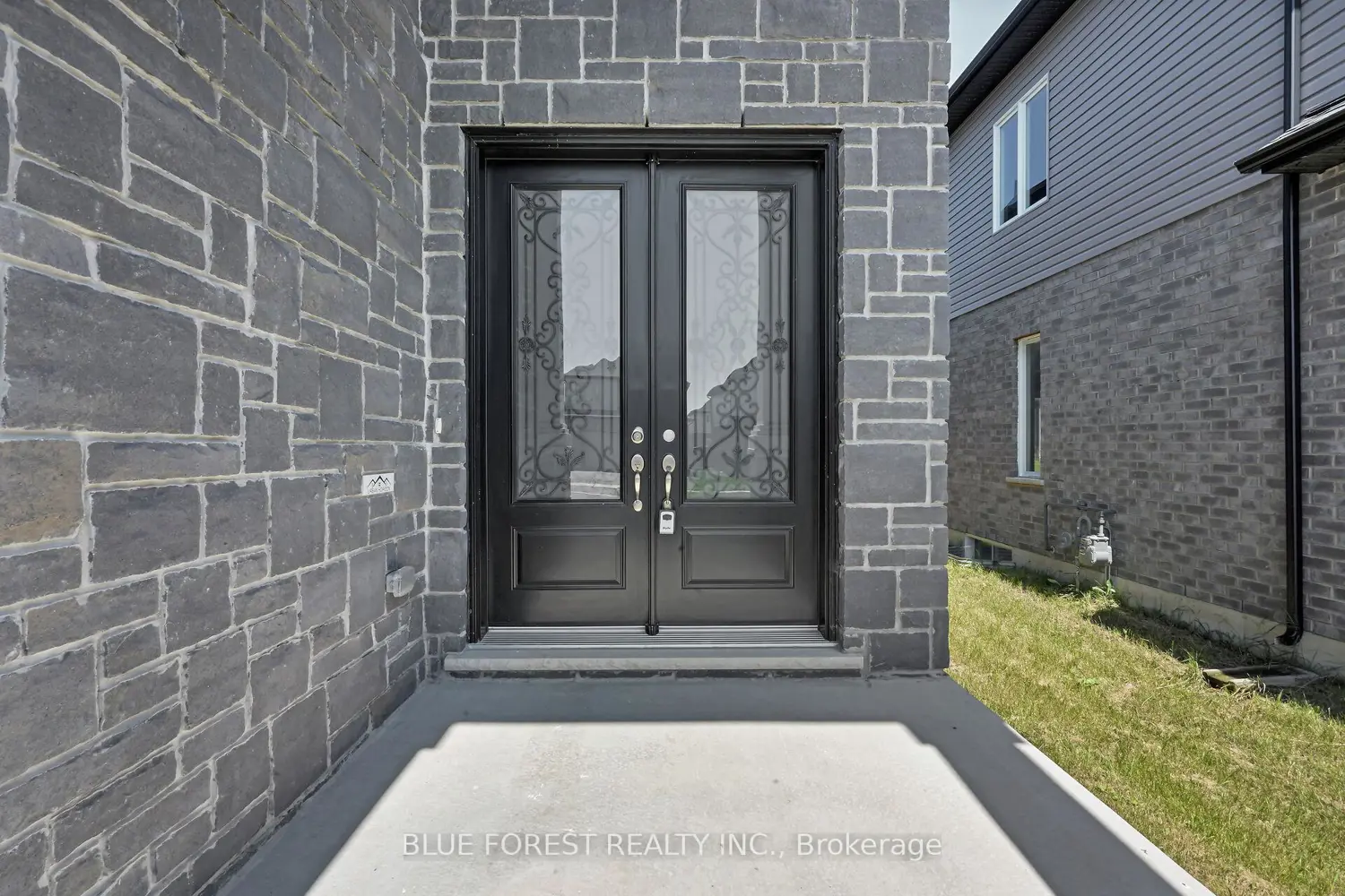 2916 Lemieux Walk photo 4