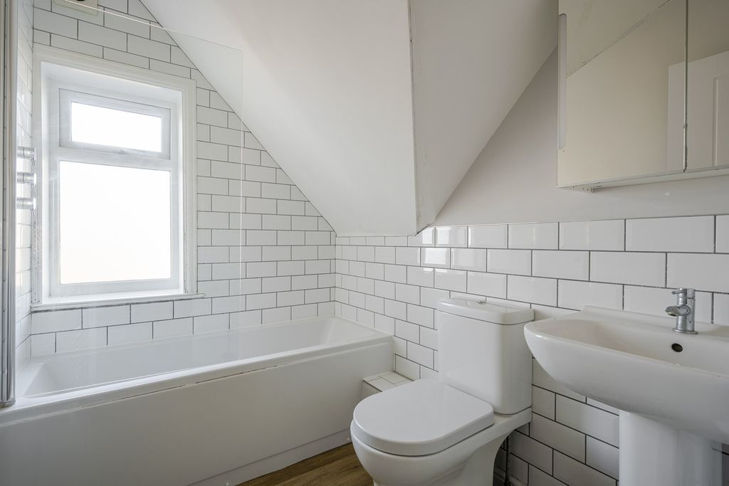 Additional image 12 of 2 bed flat for saleStanley Road, Felixstowe IP11