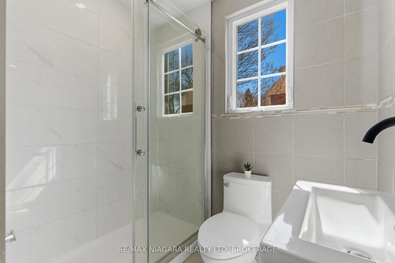 Additional image 12 of 5654 Drummond Road