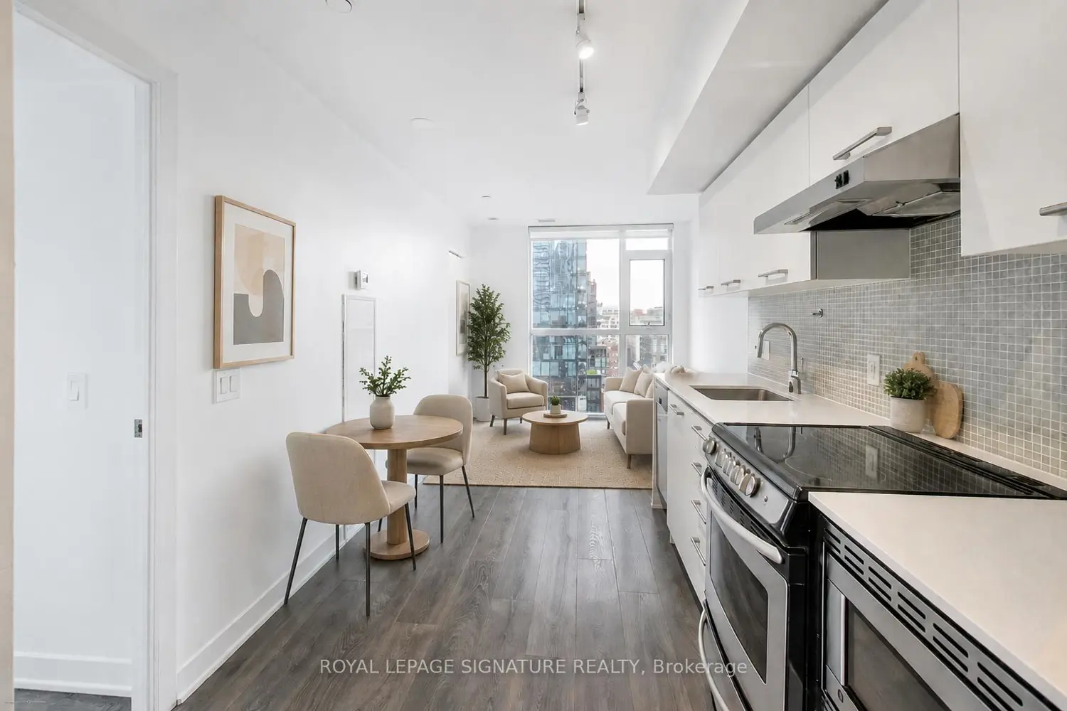 87 Peter Street 1203