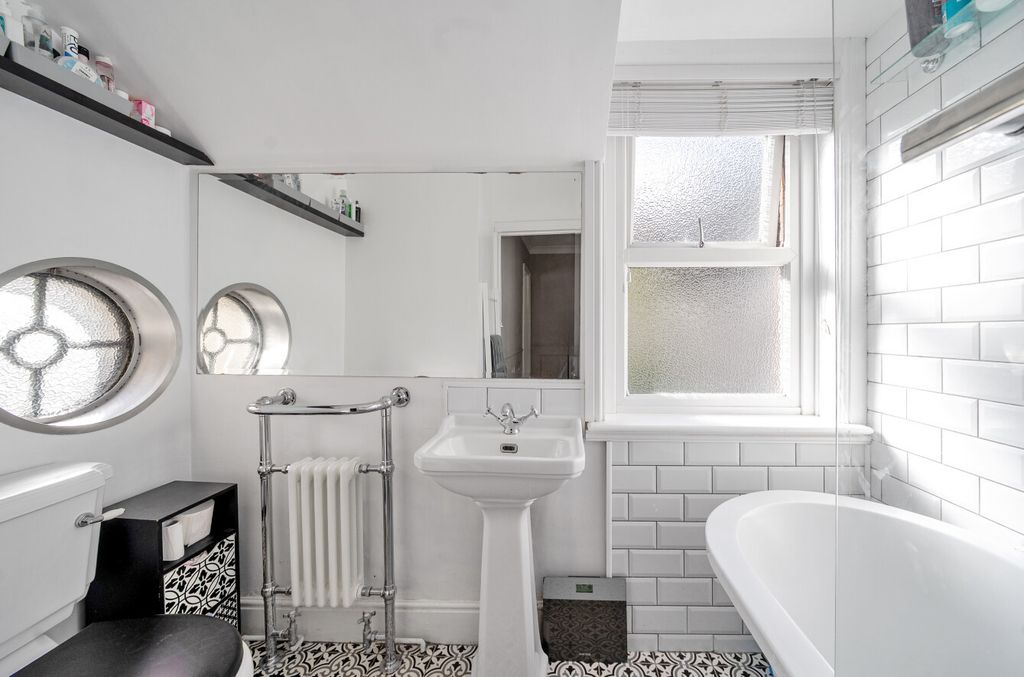 Additional image 6 of 2 bed maisonette for saleFleet Road, Fleet, Hampshire GU51