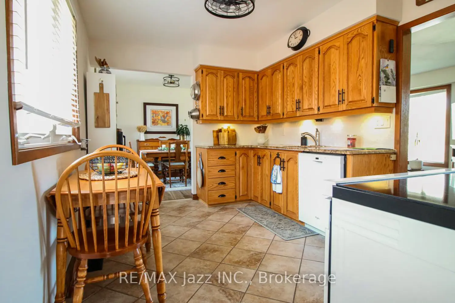 330 Nipigon Street photo 4