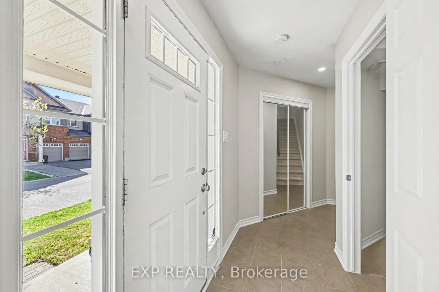 28 Streambank Street photo 2