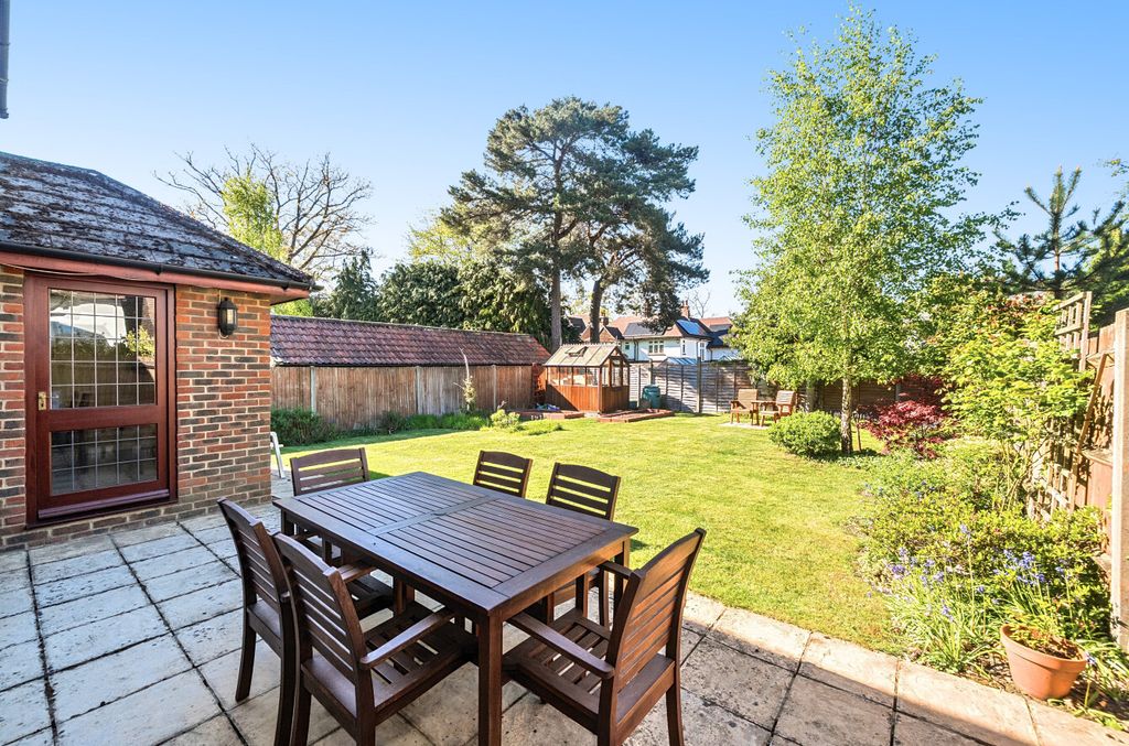 Additional image 3 of 4 bed detached house for saleSycamore Road, Farnborough, Hampshire GU14