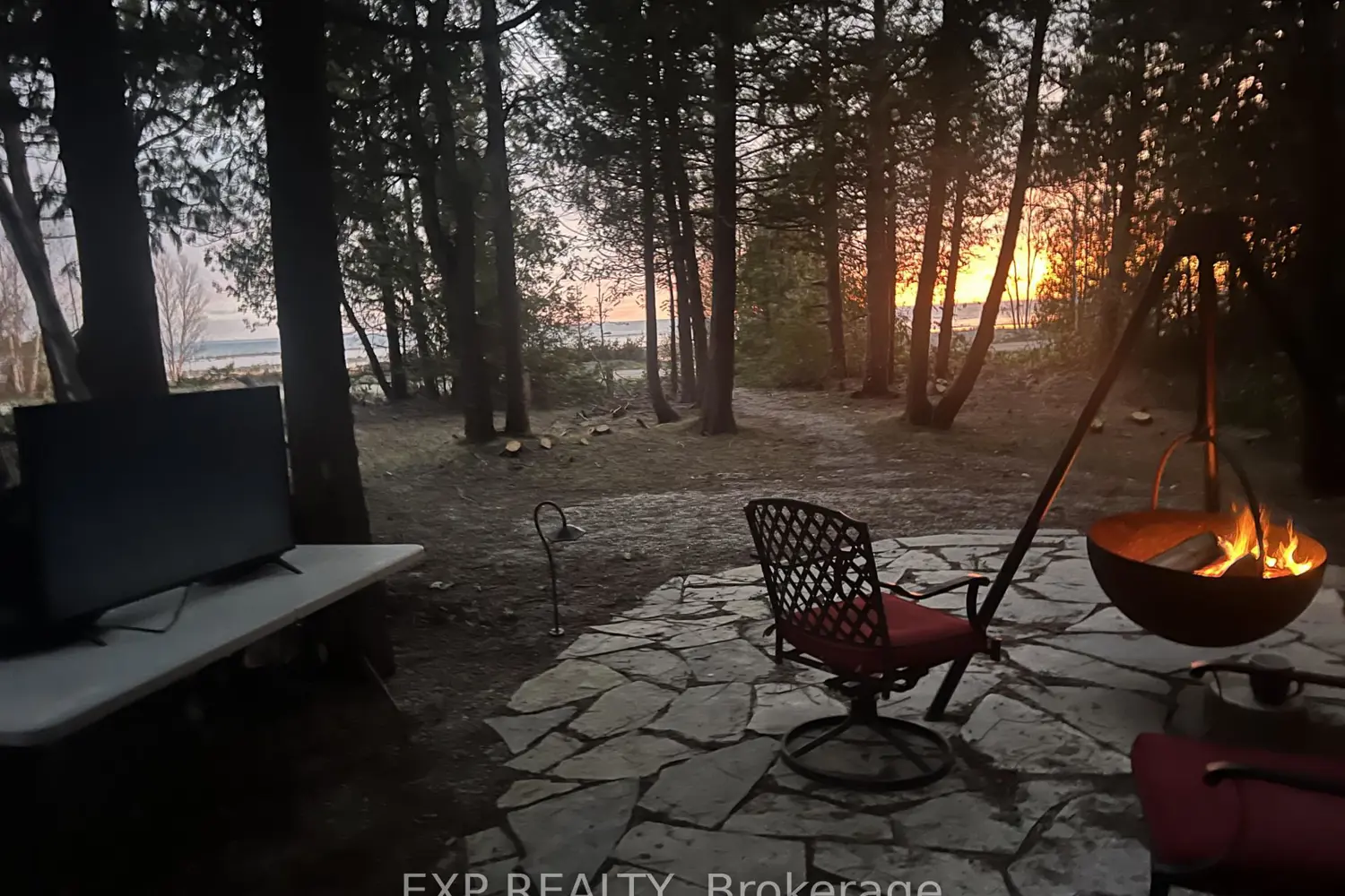 246 Sunset Drive photo 3