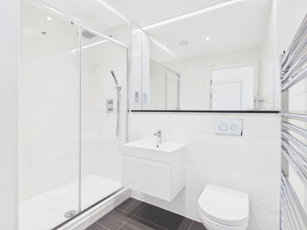 Additional image 9 of 2 bed flat for saleStation Road, Gerrards Cross, Buckinghamshire SL9