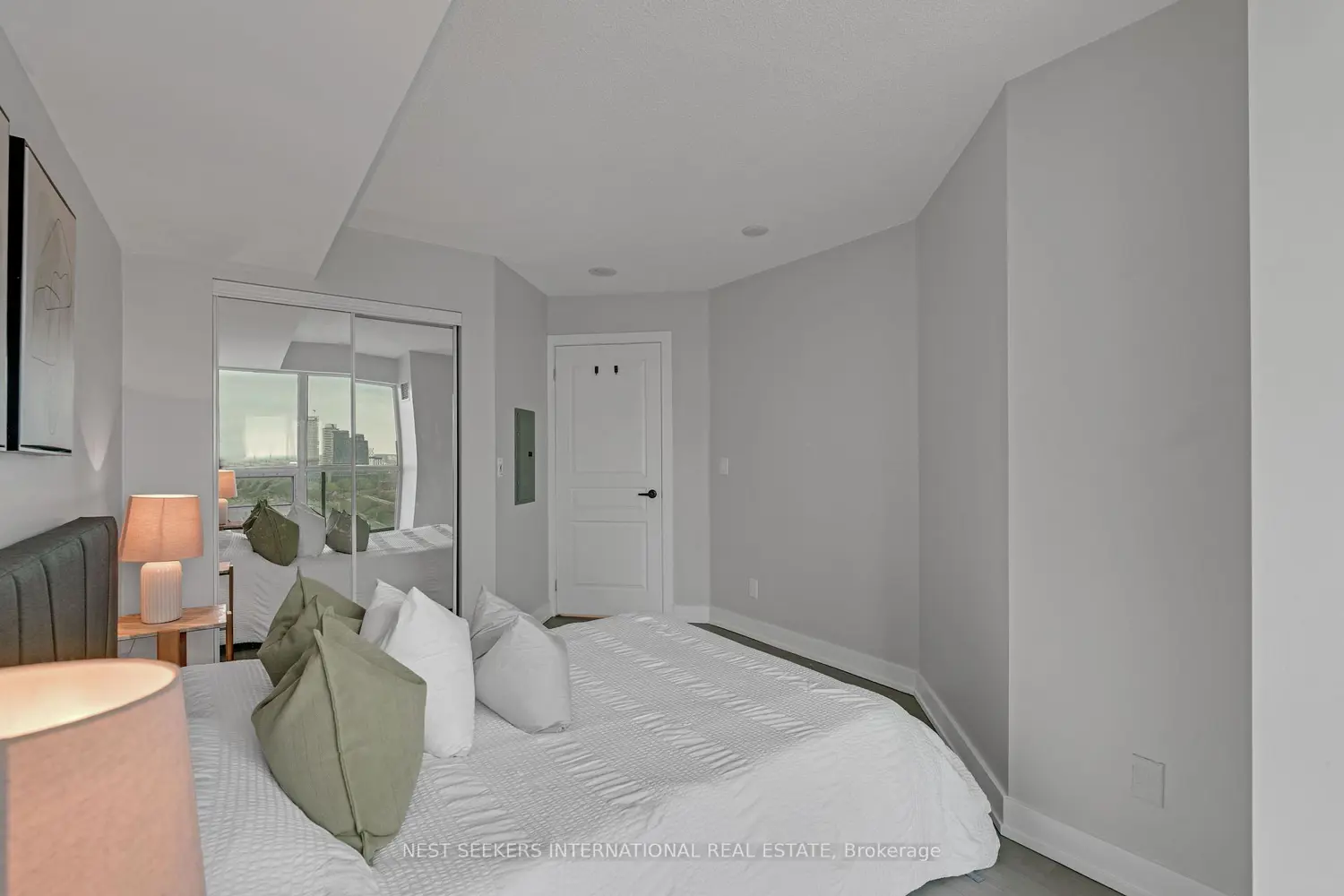 Additional image 10 of 18 Yonge Street 2507