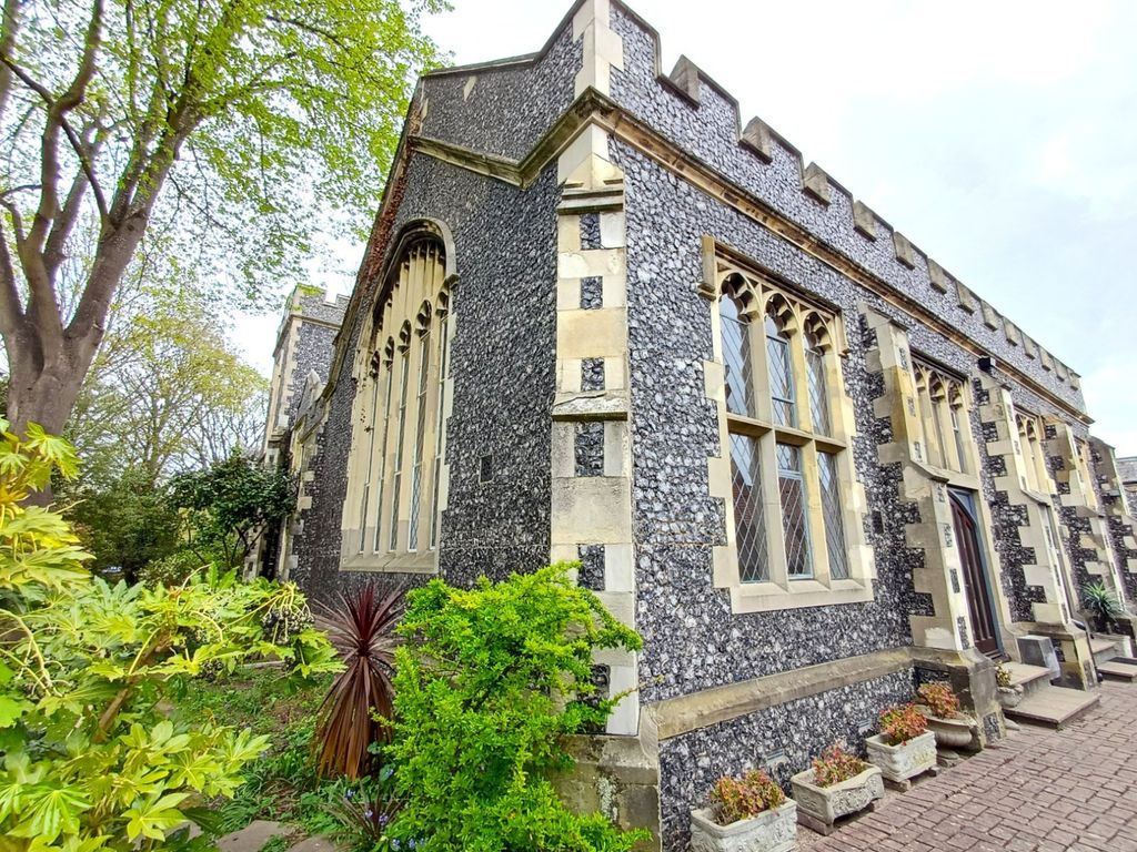 4 bed end terrace house for saleChurch Road, Faversham, Kent ME13