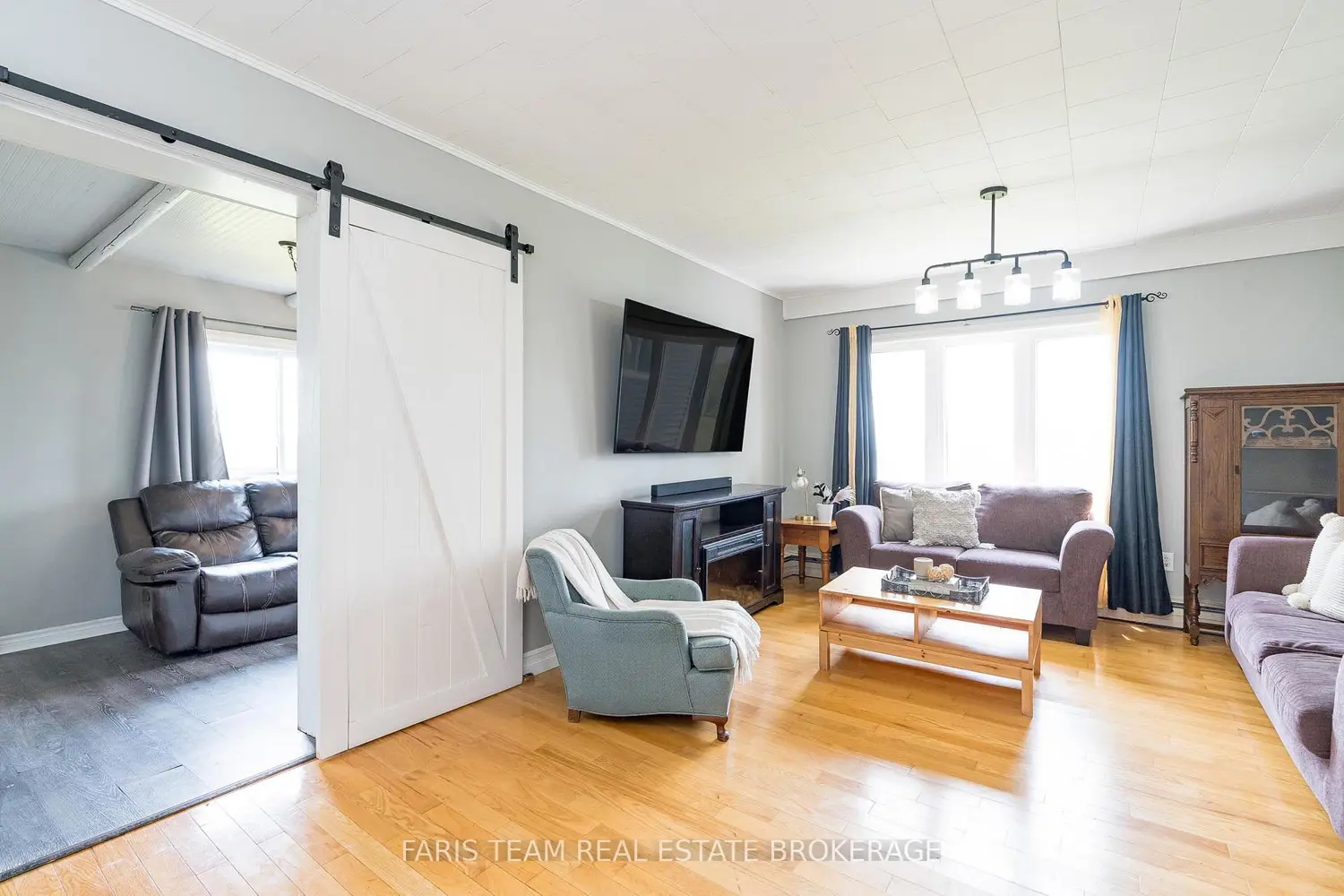 160 Lafontaine Road photo 5