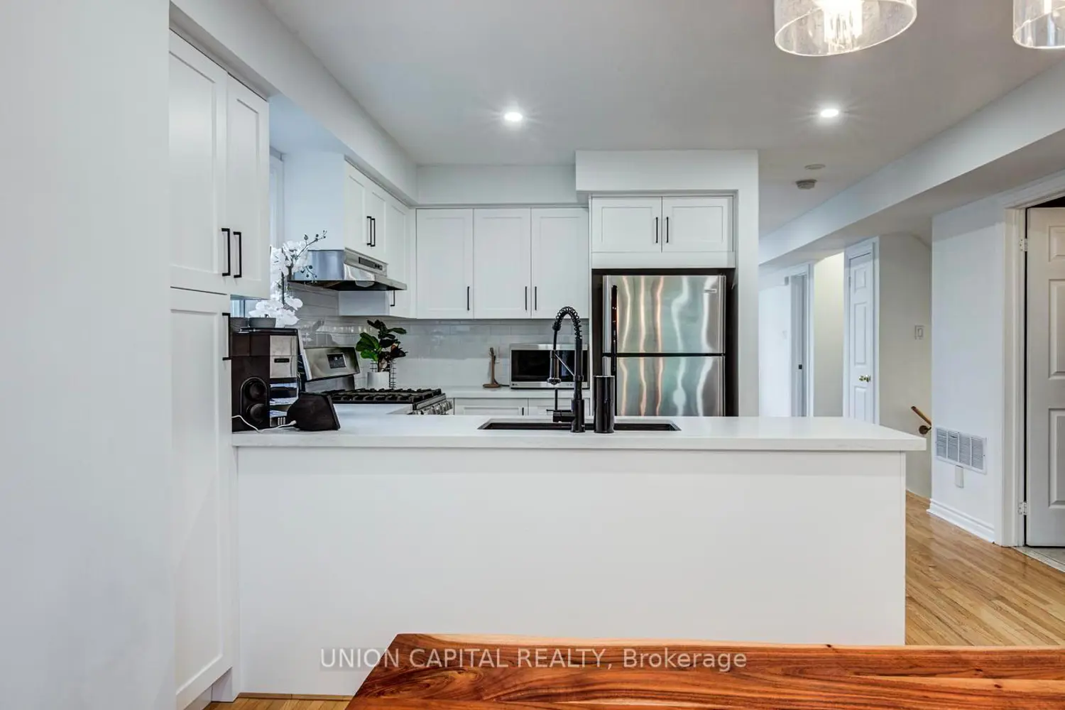 Additional image 8 of 1 Bastedo Avenue 8