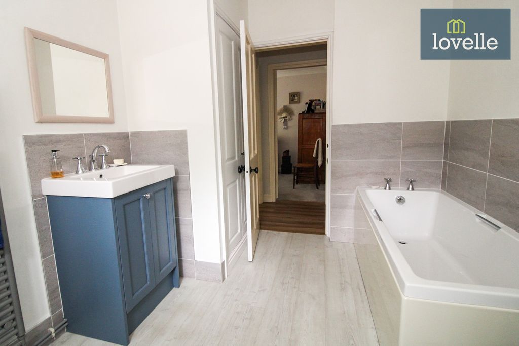 Additional image 18 of 3 bed detached bungalow for saleWelholme Avenue, Grimsby DN32