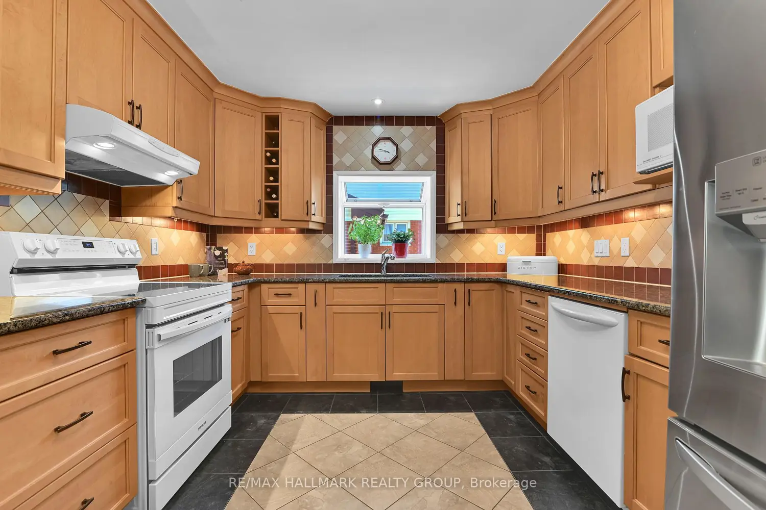 401 Richardson Avenue photo 5