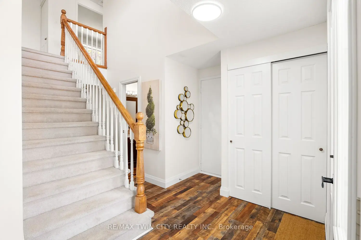 240 Grand River Boulevard photo 2