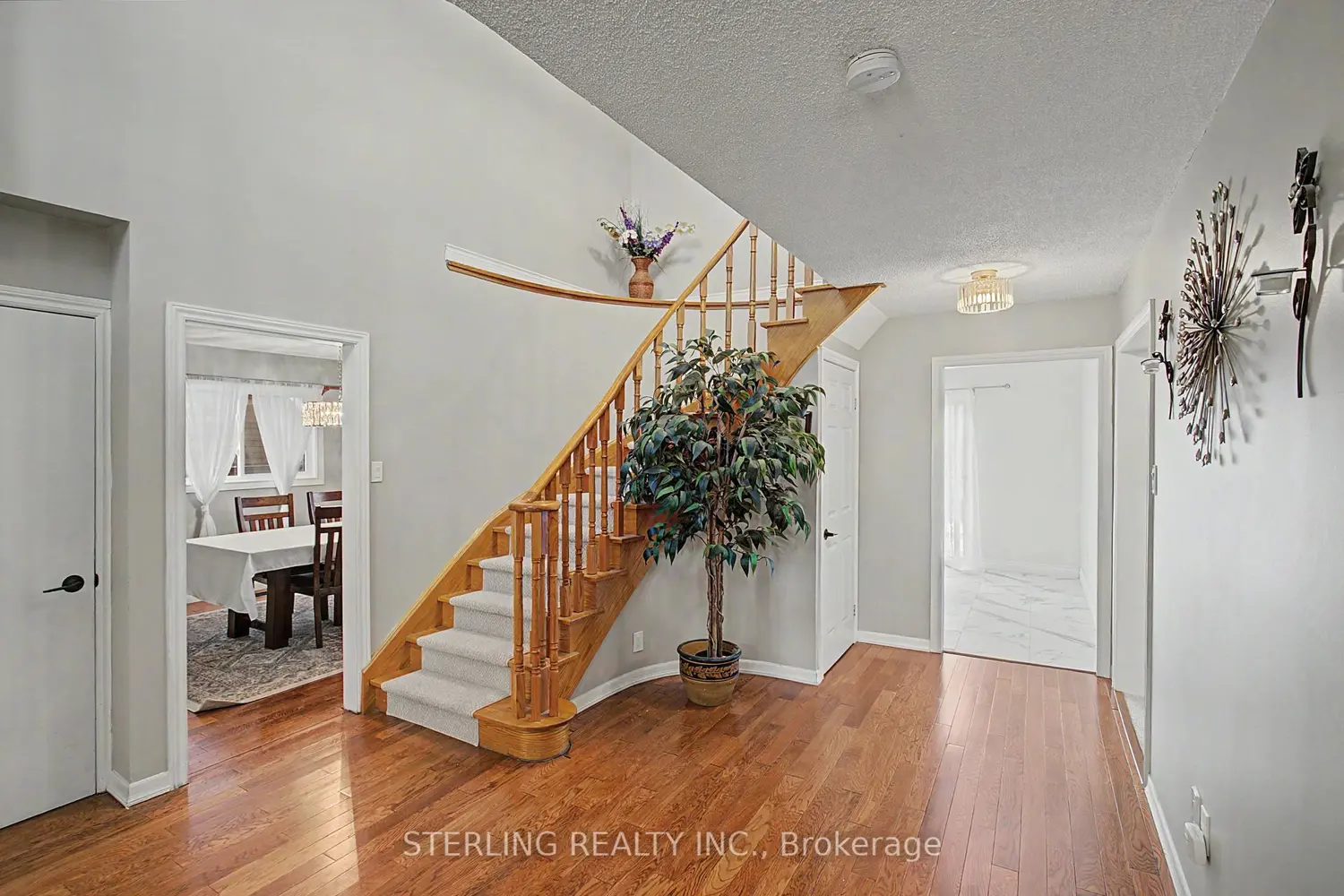 72 Sunforest Drive photo 3