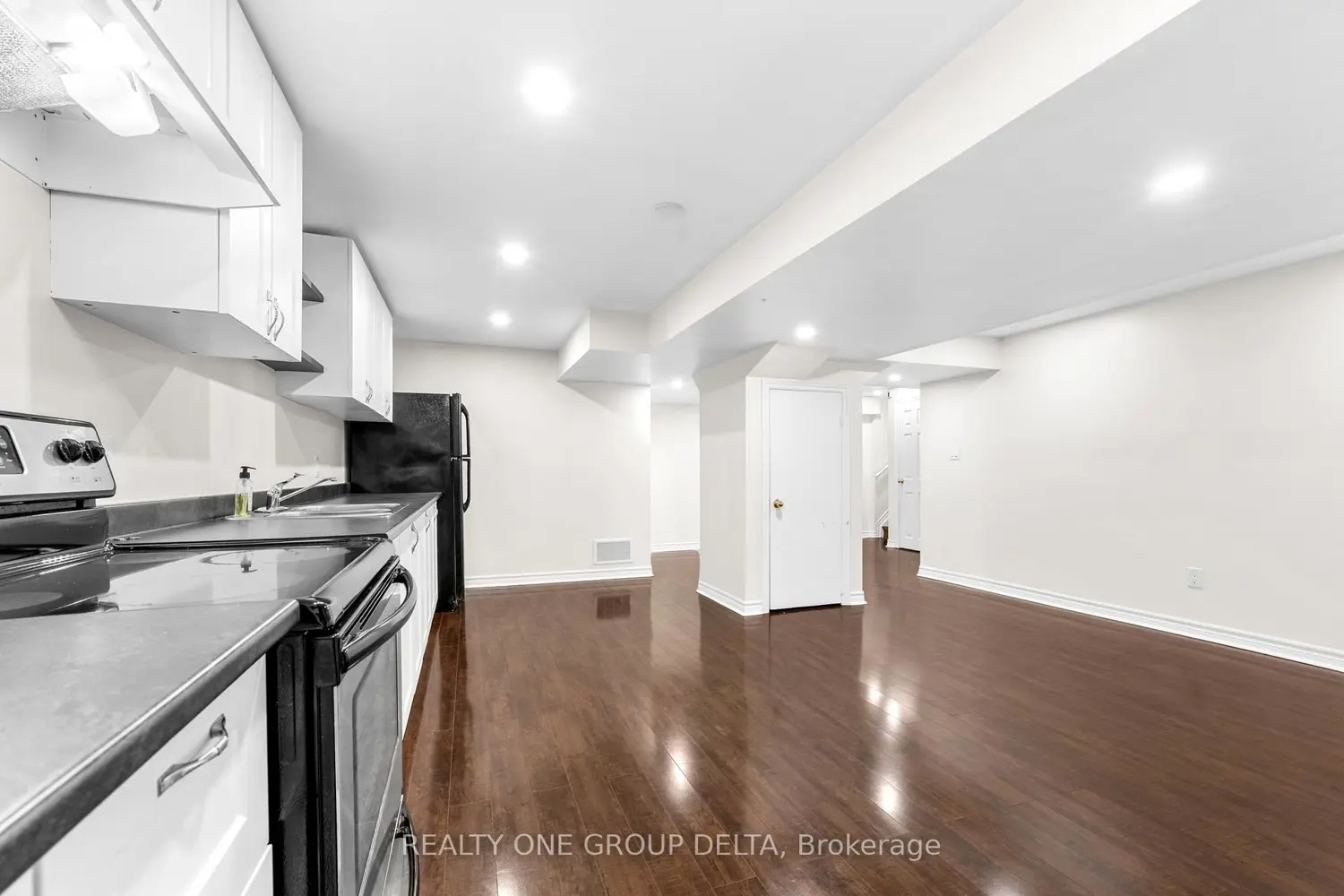 Additional image 20 of 8 Charlemagne Avenue