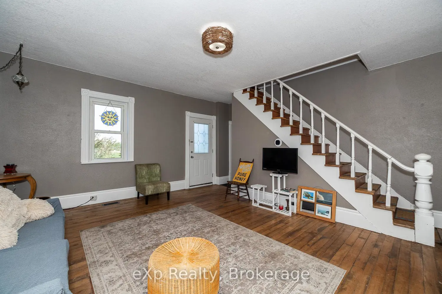 1097 6 Highway photo 2