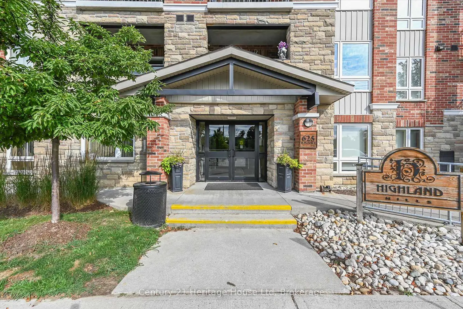 625 St David Street 407 photo 2