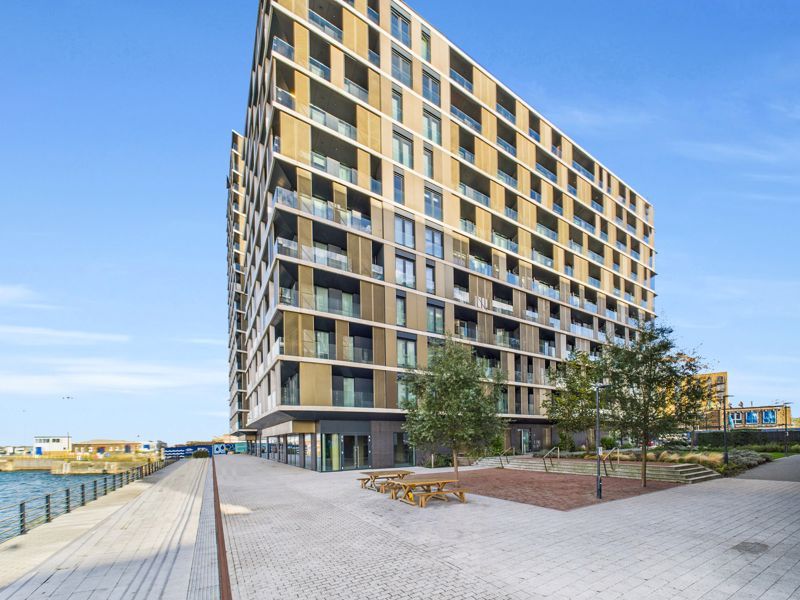 2 bed flat for saleGillingham Gate Road, Chatham ME4