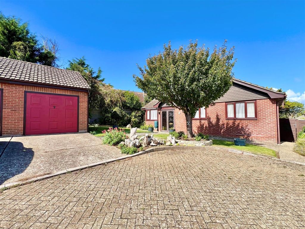 3 bed detached bungalow for saleFreshwater, Isle Of Wight PO40