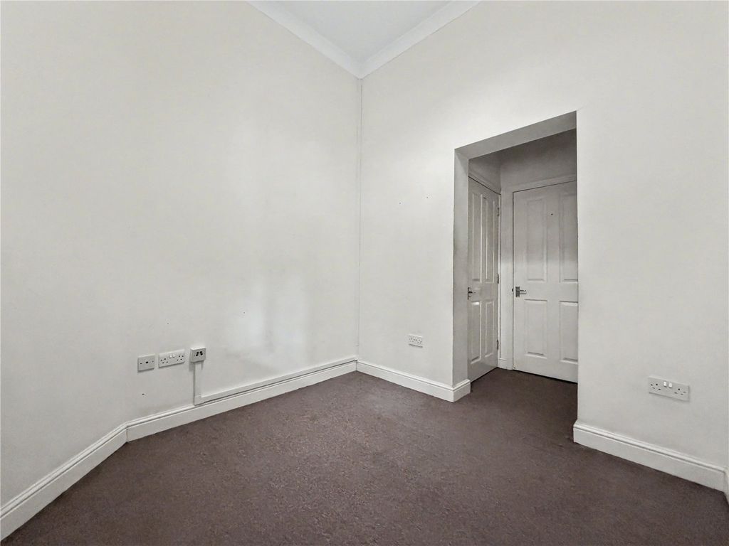 1 bed flat for salePleasant Row, Brompton, Kent ME7 photo 5