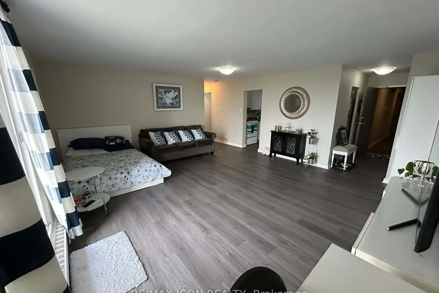 573 Mornington Avenue 810 photo 3