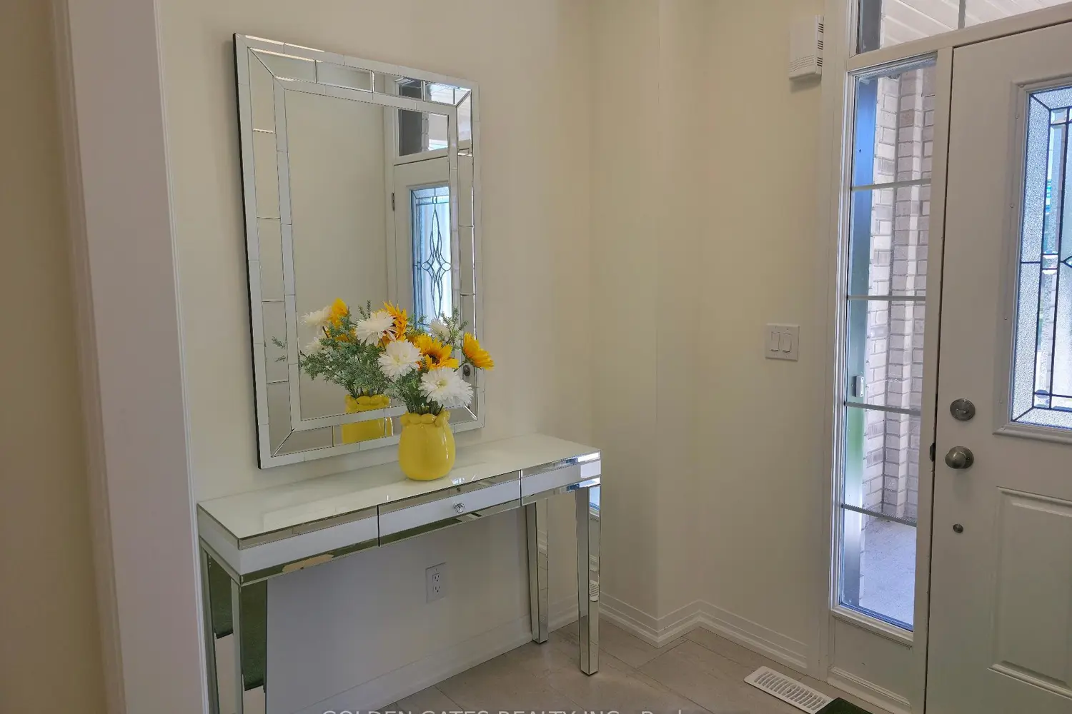 481 Balsam Street photo 2