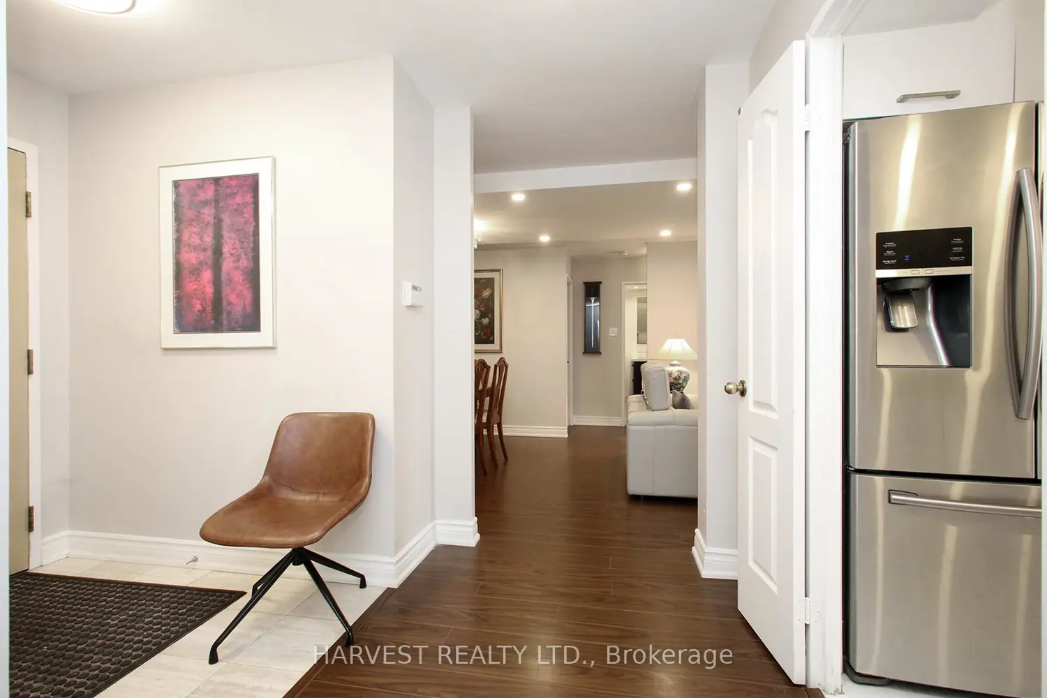 7 Townsgate Drive 1402 photo 4