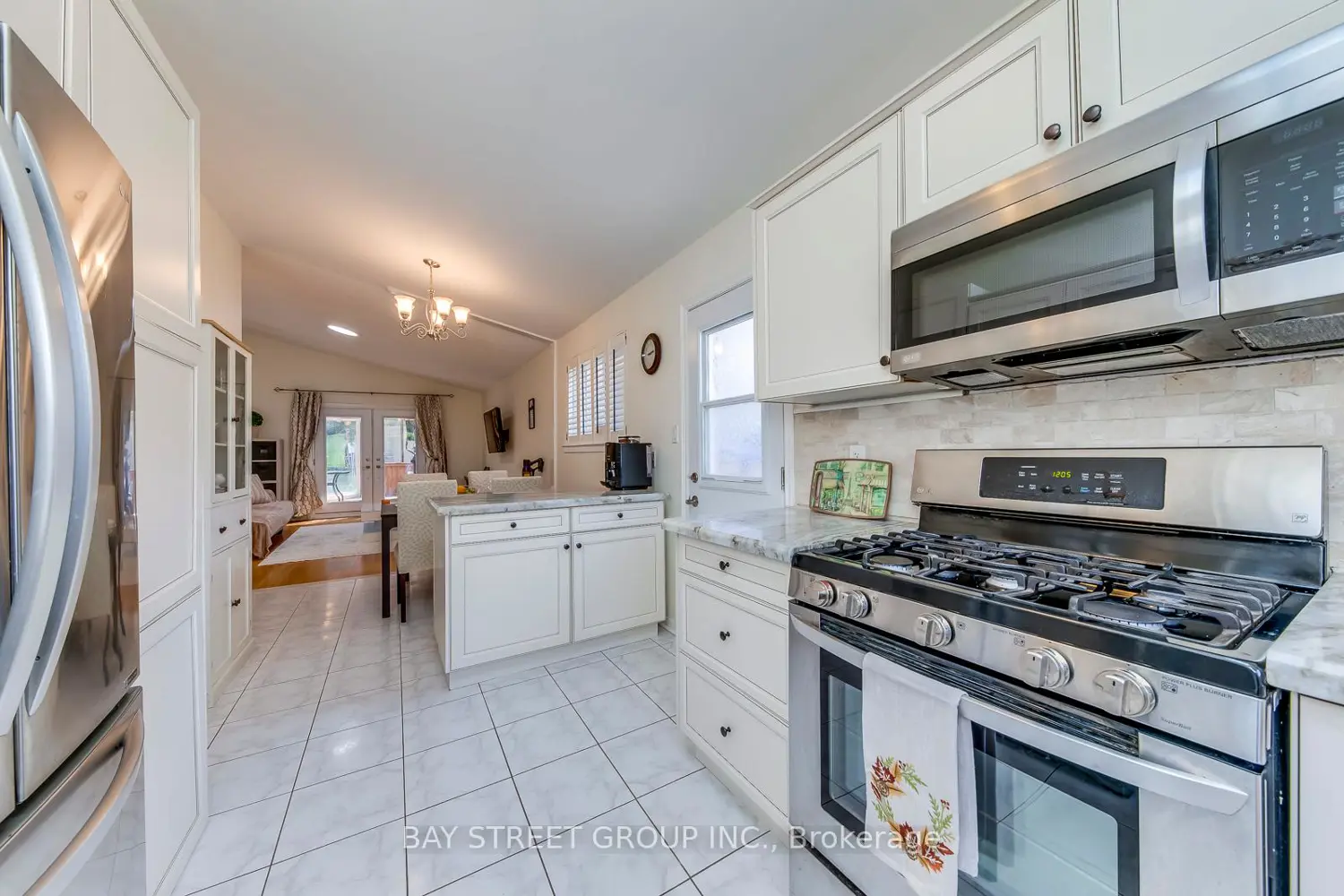 2598 Chalkwell Close photo 3
