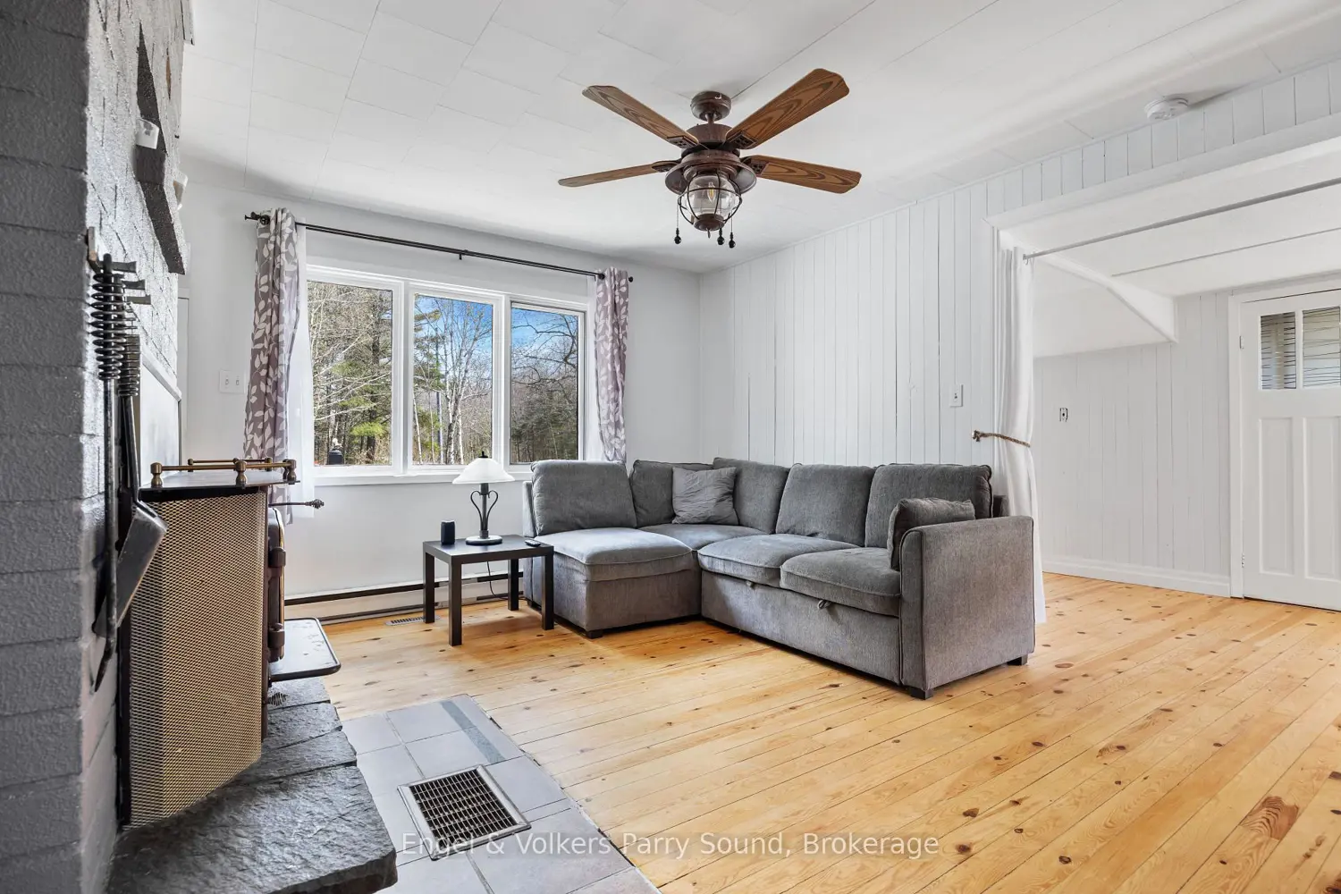 77 Woods Road photo 3