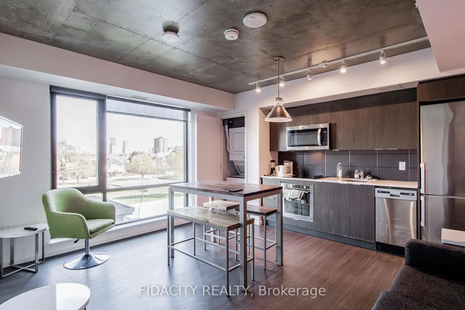 105 Champagne Avenue 303 photo 3