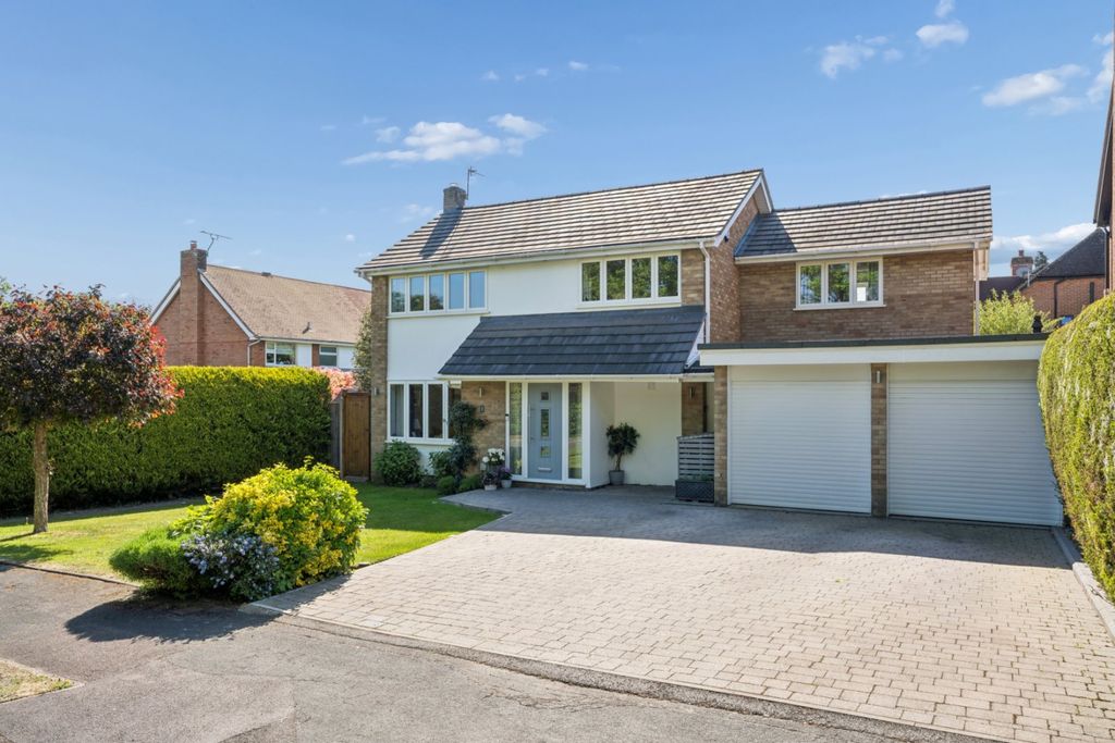 4 bed detached house for saleMeadowcroft, Chalfont St. Peter, Gerrards Cross, Buckinghamshire SL9