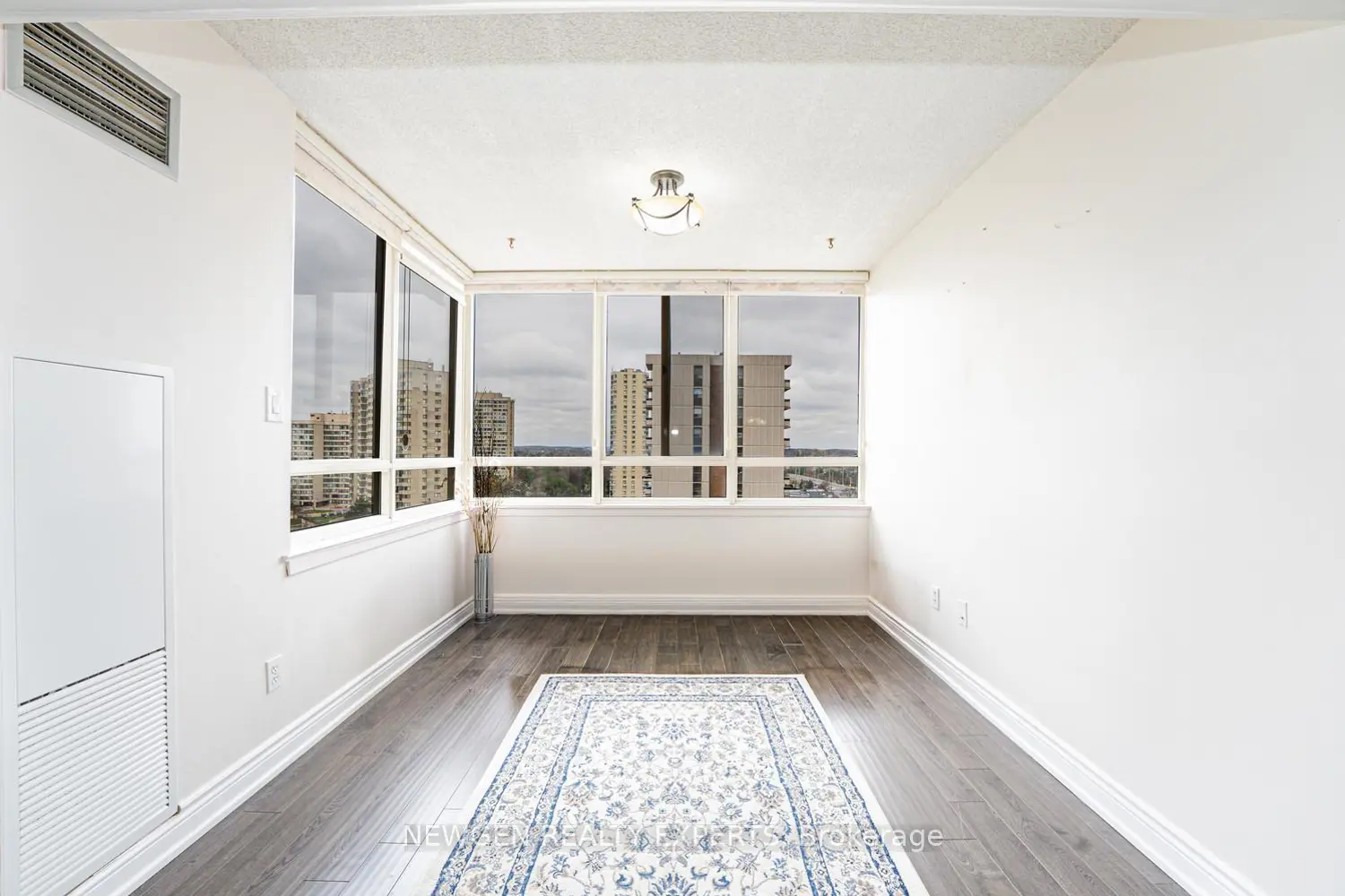 5 Lisa Street 1404 photo 5