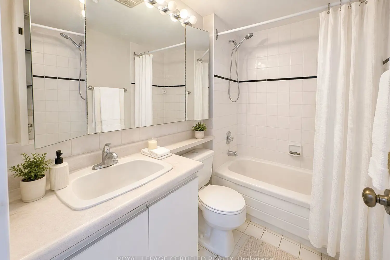 Additional image 7 of 21 Overlea Boulevard 1309